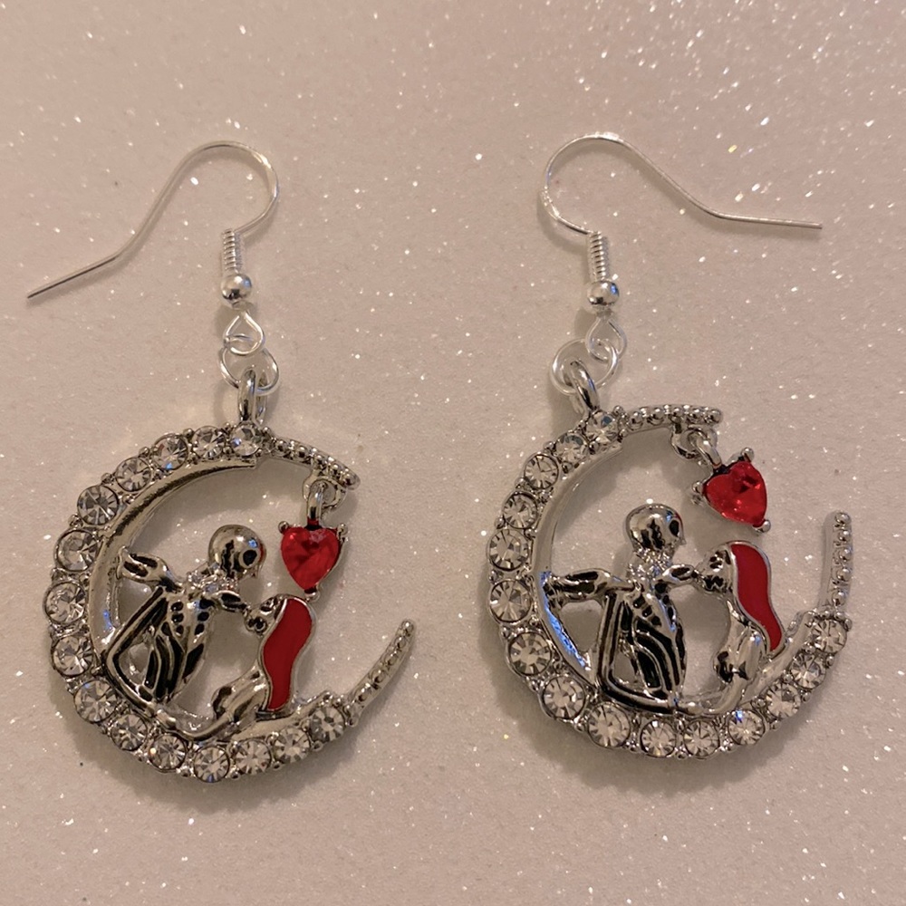 Nightmare before Christmas ss earrings with white and red crystals